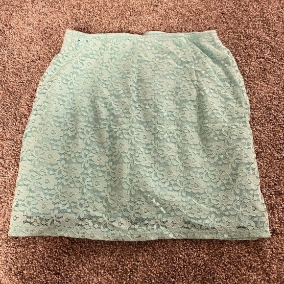 Hollister skirt - Picture 3 of 4